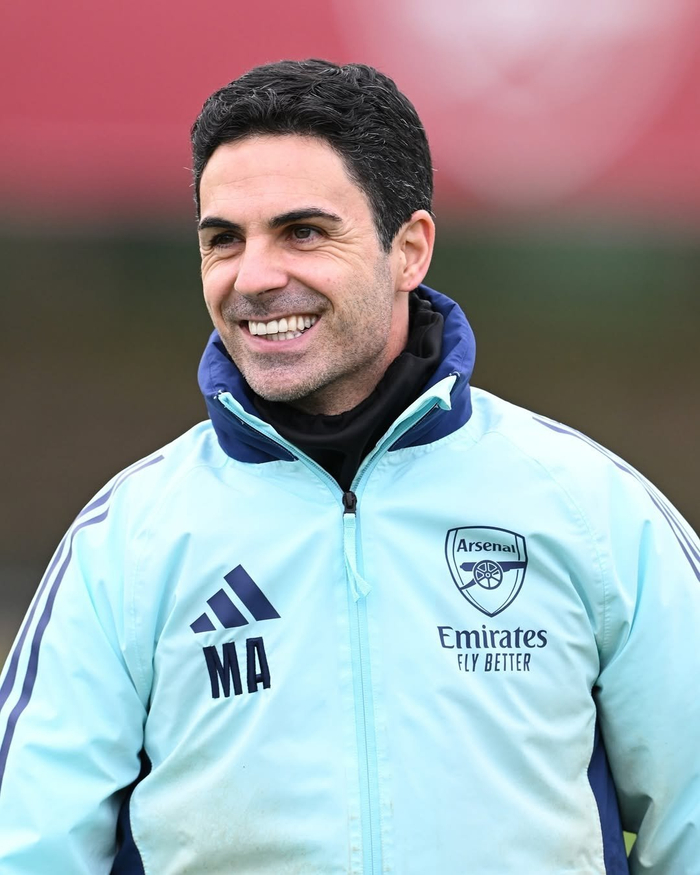 吉尔摩社媒晒照：手术成功，康复之路开始（吉尔摩晒术后照：手术顺利，康复启程）