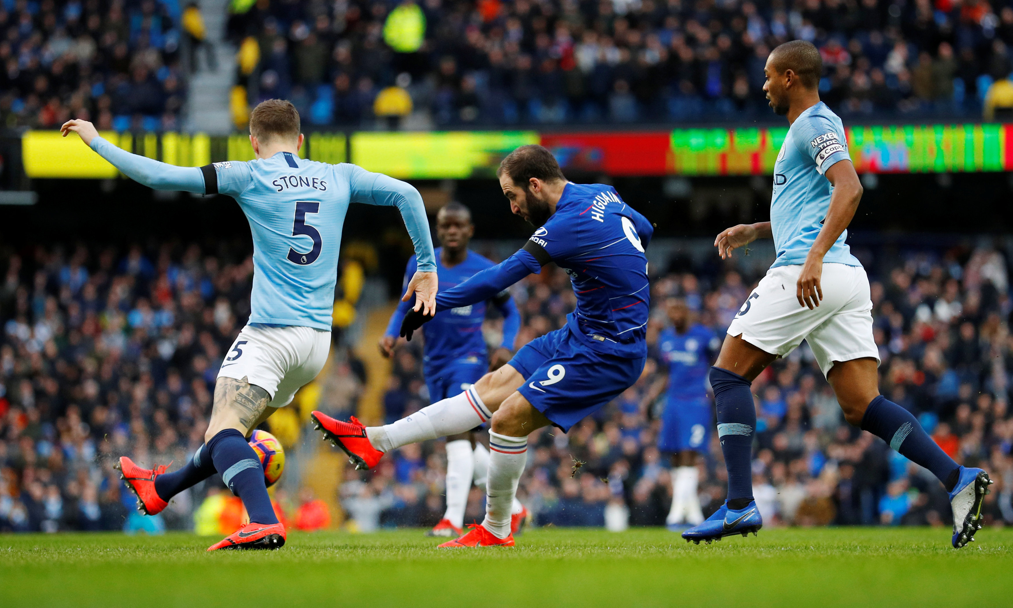 库普梅纳斯：我踢左中卫感觉很舒服，我的能力能帮助尤文（库普梅纳斯：踢左中卫我很适应，自信能以实力助力尤文）