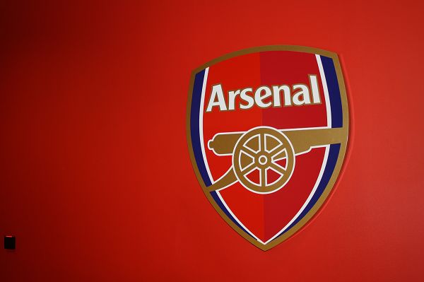 C罗一家海边度假，乔治娜晒比基尼展示性感身材