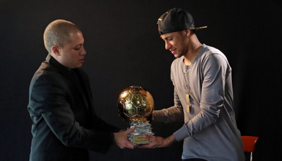 国脚连续两场关键助攻（国脚两战连献关键助攻）