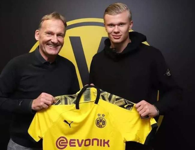 西甲第18轮开球时间：巴萨客战西班牙人1月4日凌晨4：00开打（西甲第18轮，巴萨客场挑战西班牙人，比赛定于1月4日凌晨4：00开球）