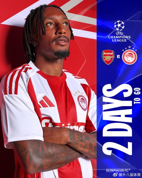 齐达内与蒯纪闻共同现身上海交大出席活动，现场教学马赛回旋（齐达内携蒯纪闻亮相上海交大活动，现场示范马赛回旋）