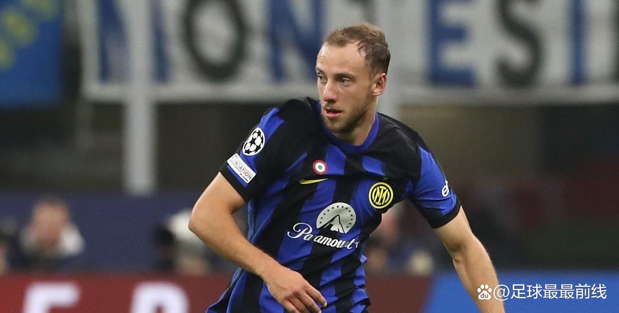 足协杯官方发布决赛纪念产品：纪念徽章38元，围巾58元