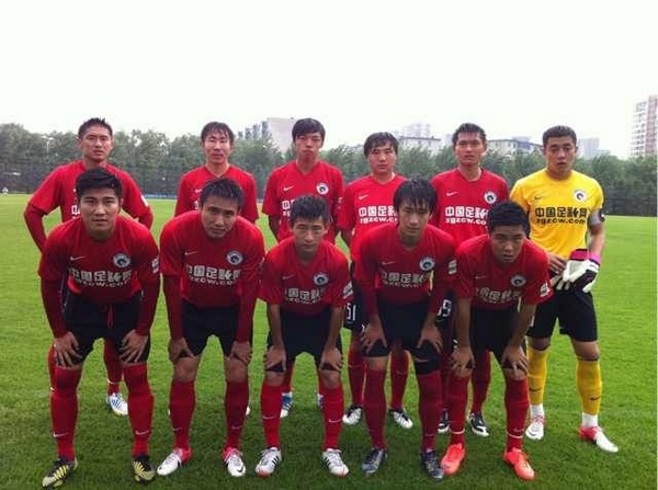 西班牙青训球队开除4名U16球员，他们曾为泄愤持刀威胁对手（因赛后泄愤持刀恐吓对手，西班牙一青训队解雇4名U16球员）