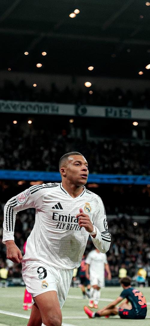 记录报：本菲卡冬窗策略明确，未引援前不会卖出两位潜力新星（记录报：本菲卡冬窗方针已定，未完成引援前不出售两名潜力小将）