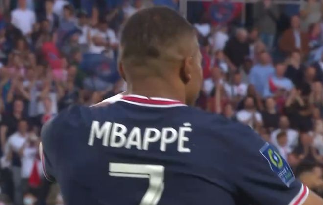 百场里程碑！库巴西成巴萨达此成就第二年轻球员（库巴西达成百场里程碑，成为巴萨史上第二年轻完成此成就的球员）