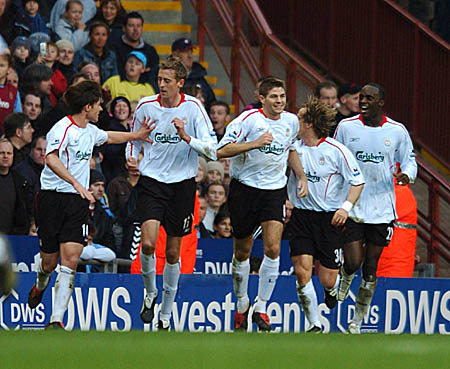 欧冠今夜观赛指南：枪手迎战强敌拜仁，皇马客场出征盼洗颓（欧冠今夜看点：阿森纳硬碰拜仁，皇马客场力求反弹）