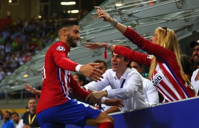 老将关键铲断救险，成全场转折点（老将神勇铲断化险，成为比赛拐点）