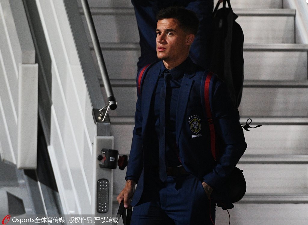 场面火爆，吉马良斯掐罗梅罗脖子逃过红牌