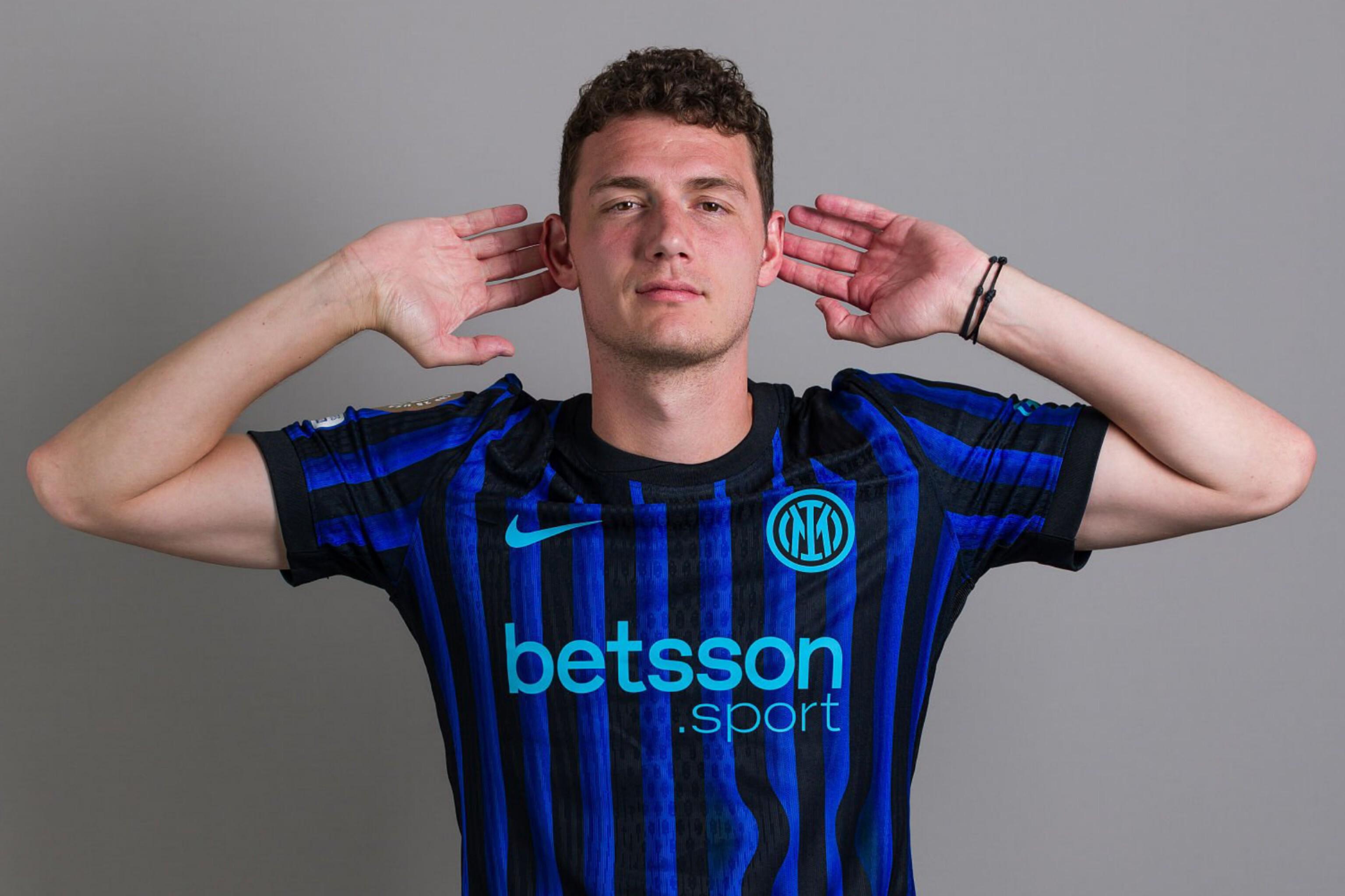 曼联、皇马均已报价莫扎基蒂斯，奥林匹亚科斯：得加钱（莫扎基蒂斯获曼联皇马竞购，奥林匹亚科斯：加价再谈）