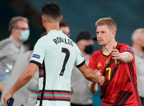 穆勒与梅西交手记录：穆勒正式比赛7胜1负，周末将...（穆勒vs梅西历史战绩：正式赛穆勒7胜1负，周末再战）