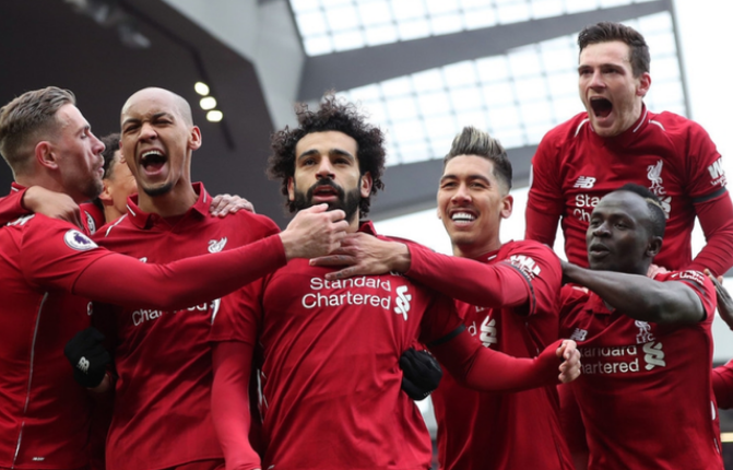 欧冠赛场精彩瞬间：巴萨2-1战胜尤文图斯,（欧冠高光时刻：巴萨2-1力克尤文图斯）