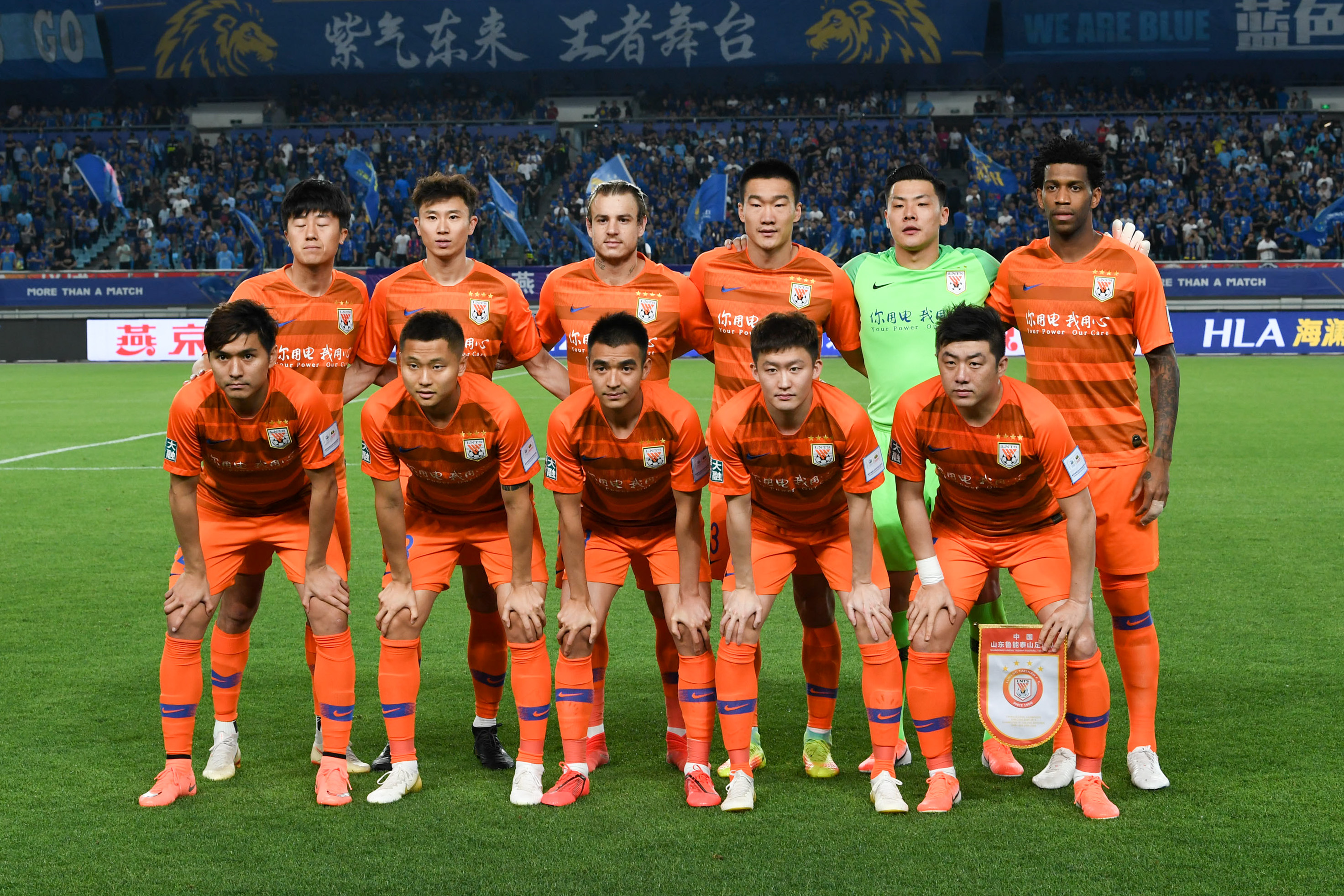 博努奇：小基耶萨可能踢附加赛；球员明白穿意大利球衣的责任（博努奇称小基耶萨有望出战附加赛，蓝衣军团球员深知责任）