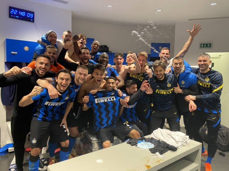 亚精英赛半场：路易斯失单刀+补射中柱，申花暂0-0广岛