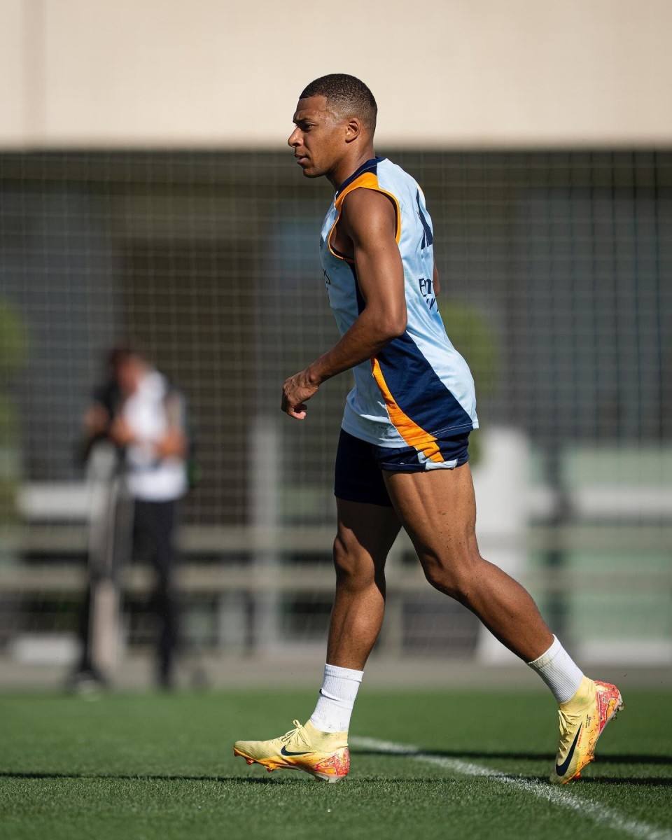 国脚连续两轮关键进球（国脚连续两轮斩获关键球）