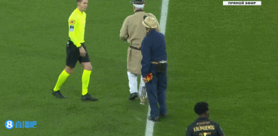 这一球让全队士气爆棚（这一球瞬间点燃全队斗志）